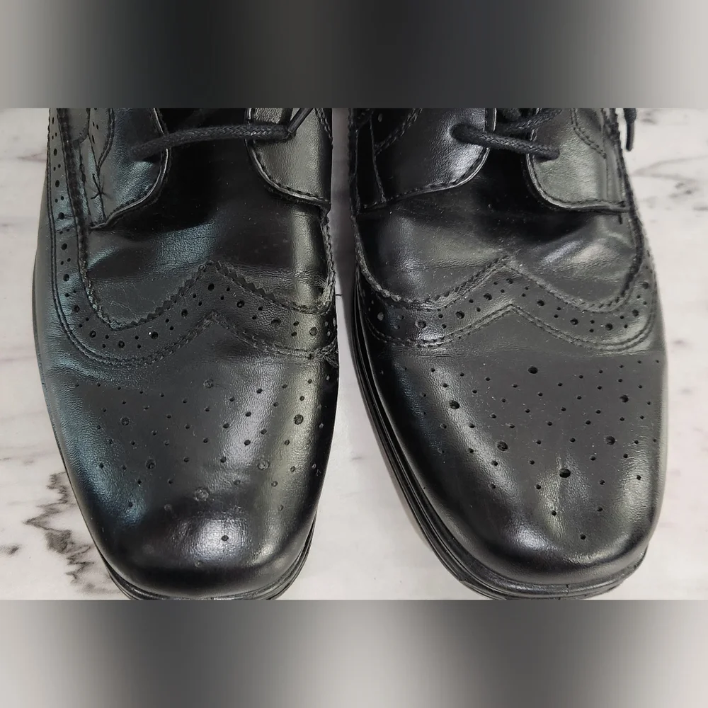 Deer Stags Ace wingtips kid's black dress shoes size 5w  LIKE NEW CONDIT…